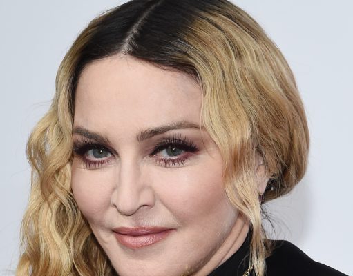 Após infeção grave, Madonna é fotografada pela primeira vez. VEJA
